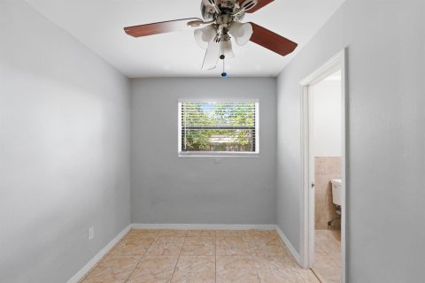 House in West Park, Florida 3 bedrooms, 102.19 sq.m. № 2263863 - photo 9