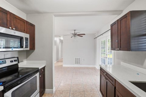 House in West Park, Florida 3 bedrooms, 102.19 sq.m. № 2263863 - photo 6