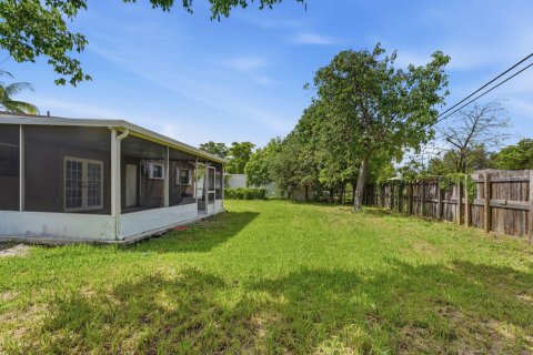 House in West Park, Florida 3 bedrooms, 102.19 sq.m. № 2263863 - photo 22