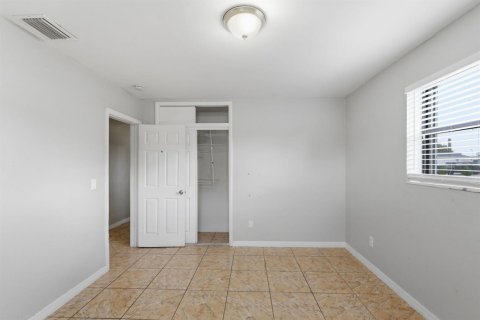 House in West Park, Florida 3 bedrooms, 102.19 sq.m. № 2263863 - photo 11