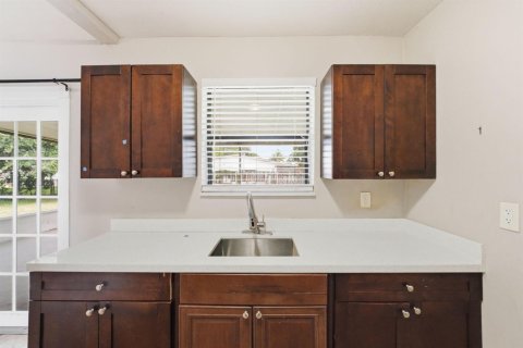 House in West Park, Florida 3 bedrooms, 102.19 sq.m. № 2263863 - photo 8