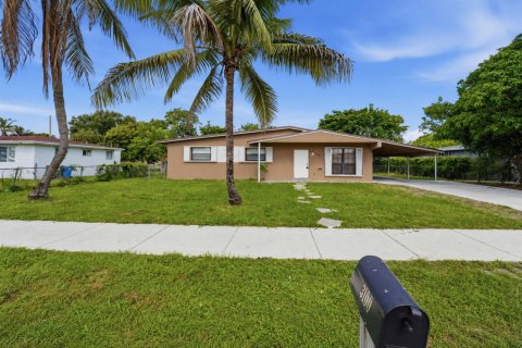 House in West Park, Florida 3 bedrooms, 102.19 sq.m. № 2263863