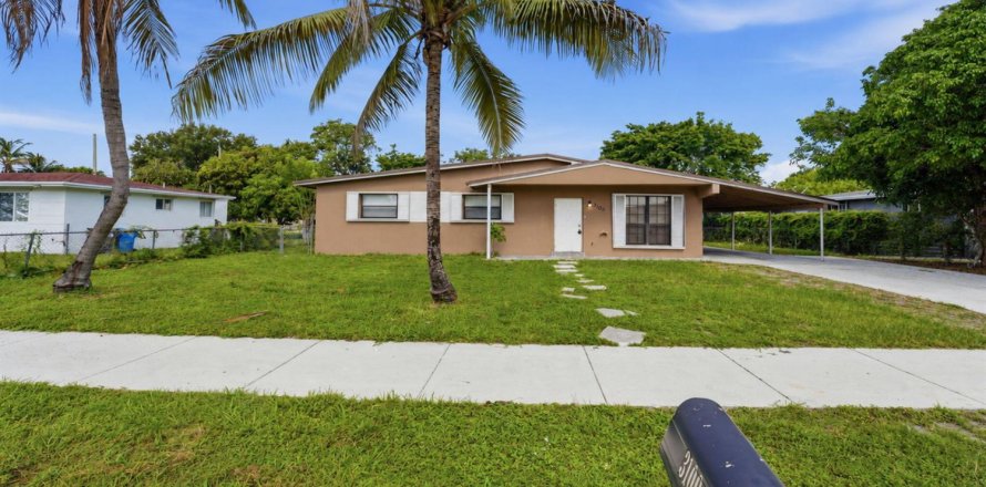 House in West Park, Florida 3 bedrooms, 102.19 sq.m. № 2263863