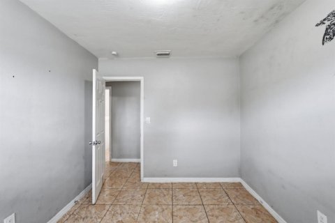 House in West Park, Florida 3 bedrooms, 102.19 sq.m. № 2263863 - photo 13