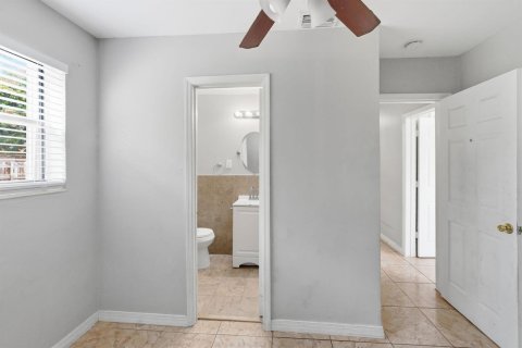House in West Park, Florida 3 bedrooms, 102.19 sq.m. № 2263863 - photo 14