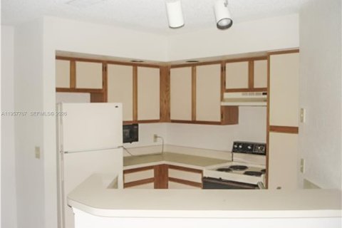 Купить кондоминиум в Маргит, Флорида 1 спальня, 66.15м2, № 2011503 - фото 2