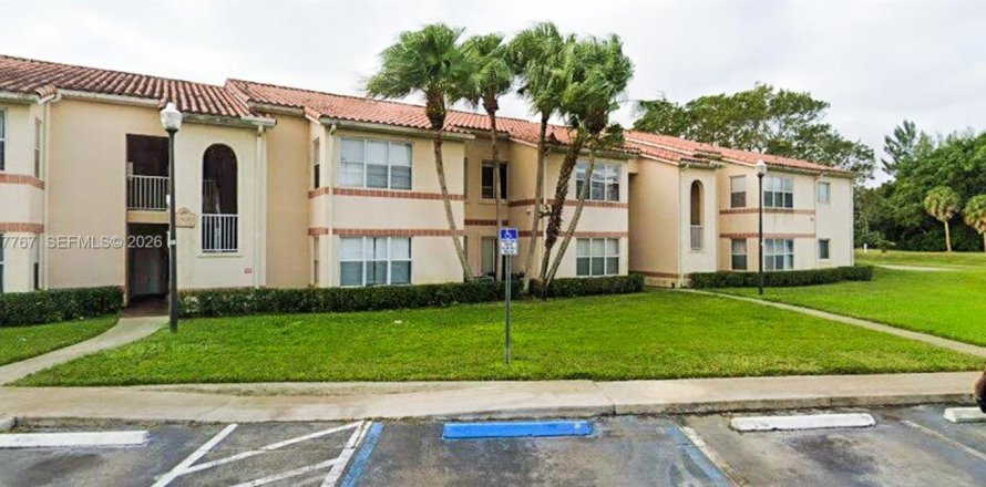 Кондоминиум с 1 спальней в Маргит, Флорида № 2011503