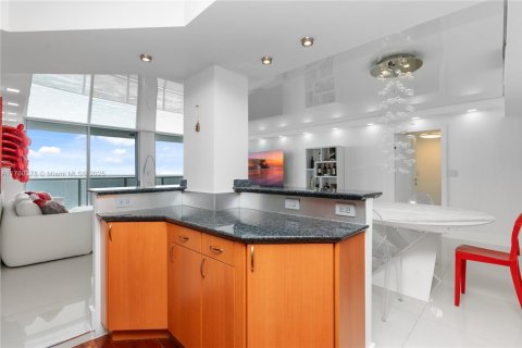 Condominio en alquiler en Hallandale Beach, Florida, 2 dormitorios, 148.64 m2 № 1691617 - foto 13