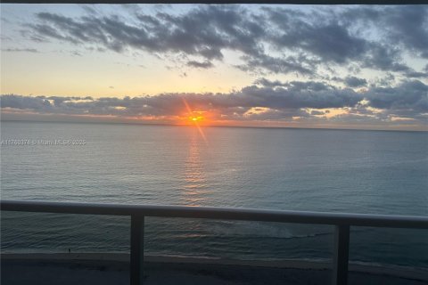 Condominio en alquiler en Hallandale Beach, Florida, 2 dormitorios, 148.64 m2 № 1691617 - foto 4