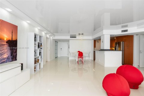 Condominio en alquiler en Hallandale Beach, Florida, 2 dormitorios, 148.64 m2 № 1691617 - foto 11
