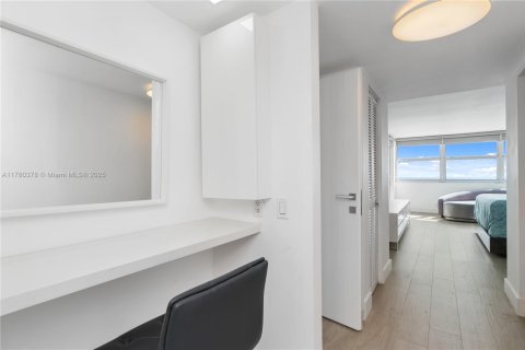 Condominio en alquiler en Hallandale Beach, Florida, 2 dormitorios, 148.64 m2 № 1691617 - foto 24