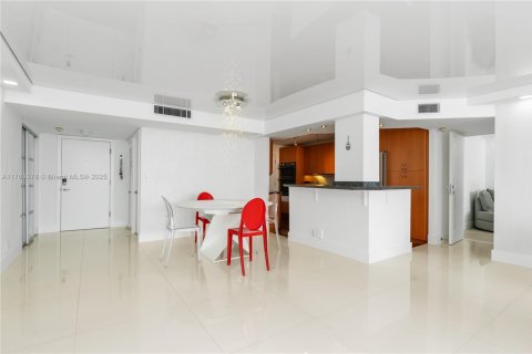 Condominio en alquiler en Hallandale Beach, Florida, 2 dormitorios, 148.64 m2 № 1691617 - foto 10