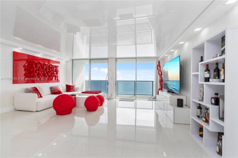 Condominio en alquiler en Hallandale Beach, Florida, 2 dormitorios, 148.64 m2 № 1691617 - foto 2