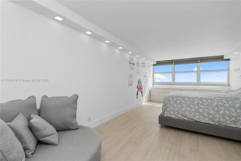 Condominio en alquiler en Hallandale Beach, Florida, 2 dormitorios, 148.64 m2 № 1691617 - foto 27