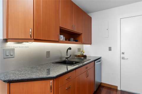 Condominio en alquiler en Hallandale Beach, Florida, 2 dormitorios, 148.64 m2 № 1691617 - foto 16