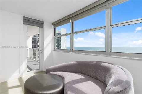 Condominio en alquiler en Hallandale Beach, Florida, 2 dormitorios, 148.64 m2 № 1691617 - foto 19