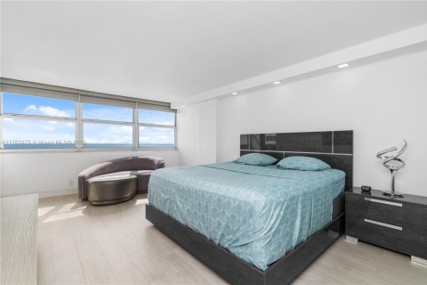 Condominio en alquiler en Hallandale Beach, Florida, 2 dormitorios, 148.64 m2 № 1691617 - foto 18