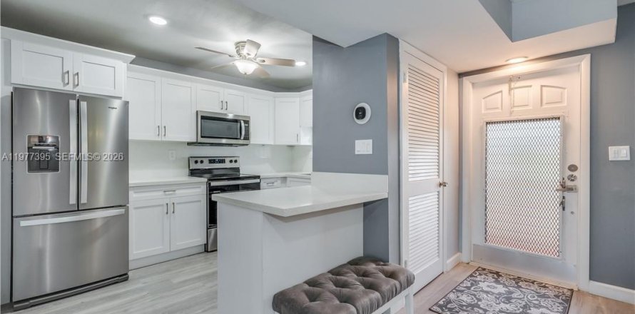Condo in Pembroke Pines, Florida, 2 bedrooms  № 2041980