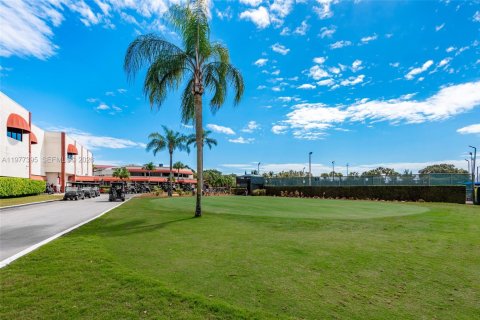 Condo in Pembroke Pines, Florida, 2 bedrooms  № 2041980 - photo 7