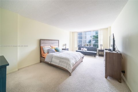 Condo in Hollywood, Florida, 2 bedrooms № 1985378 - photo 12