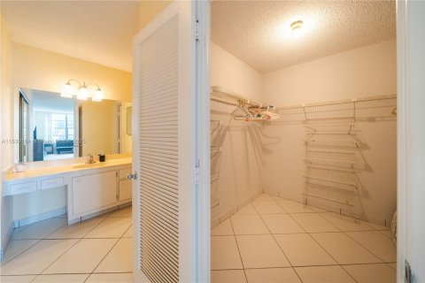 Condo in Hollywood, Florida, 2 bedrooms № 1985378 - photo 14