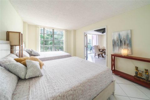 Condo in Hollywood, Florida, 2 bedrooms № 1985378 - photo 11