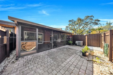 Adosado en venta en Pembroke Pines, Florida, 2 dormitorios, 111.11 m2 № 2029173 - foto 19