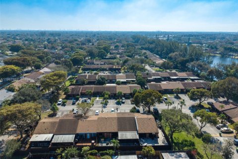 Adosado en venta en Pembroke Pines, Florida, 2 dormitorios, 111.11 m2 № 2029173 - foto 24