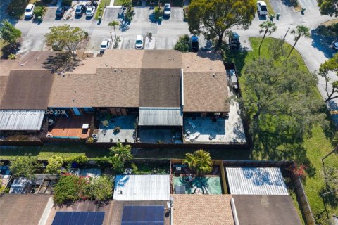 Adosado en venta en Pembroke Pines, Florida, 2 dormitorios, 111.11 m2 № 2029173 - foto 25