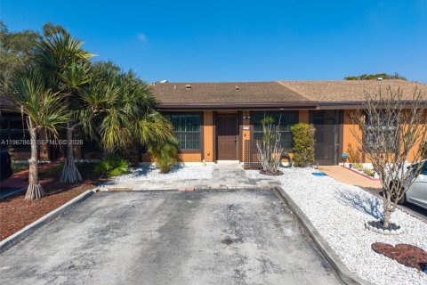 Adosado en venta en Pembroke Pines, Florida, 2 dormitorios, 111.11 m2 № 2029173 - foto 20