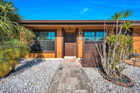 Adosado en Pembroke Pines, Florida 2 dormitorios, 111.11 m2 № 2029173