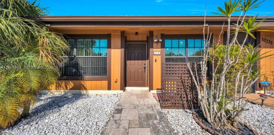 Adosado en Pembroke Pines, Florida 2 dormitorios, 111.11 m2 № 2029173