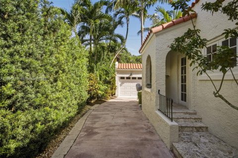 Casa en venta en Coral Gables, Florida, 3 dormitorios, 152.45 m2 № 2381916 - foto 3