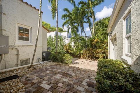 Casa en venta en Coral Gables, Florida, 3 dormitorios, 152.45 m2 № 2381916 - foto 24