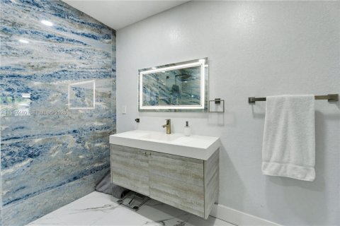 House in Miami, Florida 3 bedrooms, 115.29 sq.m. № 2003385 - photo 25