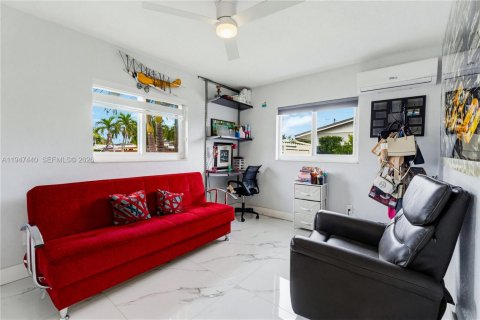 House in Miami, Florida 3 bedrooms, 115.29 sq.m. № 2003385 - photo 18