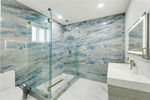 House in Miami, Florida 3 bedrooms, 115.29 sq.m. № 2003385 - photo 26