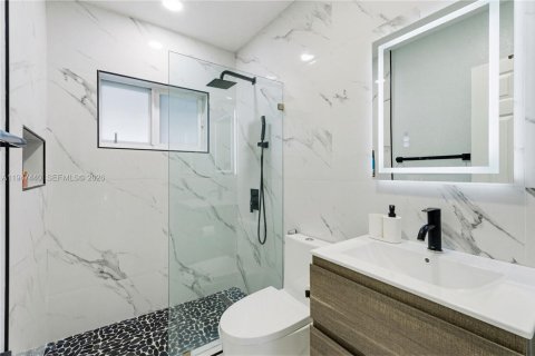 House in Miami, Florida 3 bedrooms, 115.29 sq.m. № 2003385 - photo 20