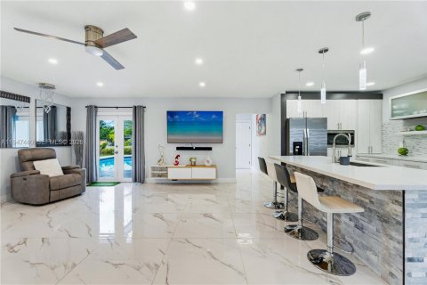 House in Miami, Florida 3 bedrooms, 115.29 sq.m. № 2003385 - photo 9