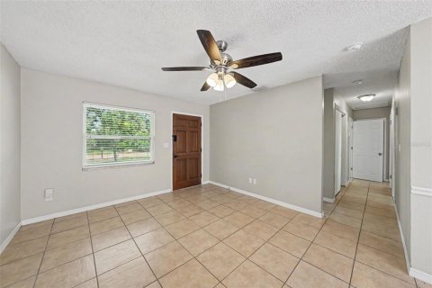 House in Tampa, Florida 3 bedrooms, 87.79 sq.m. № 2219798 - photo 3
