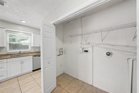House in Tampa, Florida 3 bedrooms, 87.79 sq.m. № 2219798 - photo 19