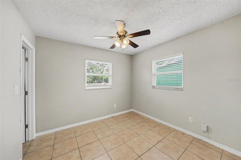 House in Tampa, Florida 3 bedrooms, 87.79 sq.m. № 2219798 - photo 16