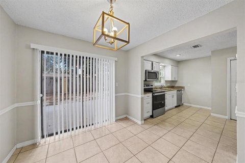House in Tampa, Florida 3 bedrooms, 87.79 sq.m. № 2219798 - photo 8