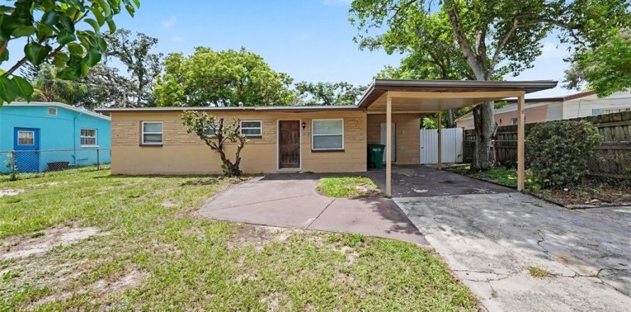 House in Tampa, Florida 3 bedrooms, 87.79 sq.m. № 2219798