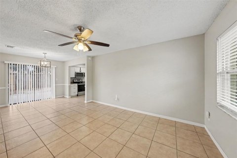 House in Tampa, Florida 3 bedrooms, 87.79 sq.m. № 2219798 - photo 5