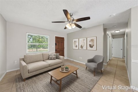 House in Tampa, Florida 3 bedrooms, 87.79 sq.m. № 2219798 - photo 2