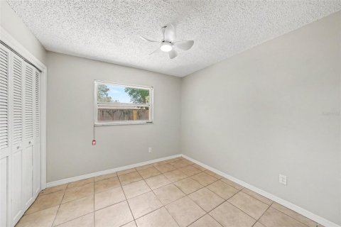 House in Tampa, Florida 3 bedrooms, 87.79 sq.m. № 2219798 - photo 15