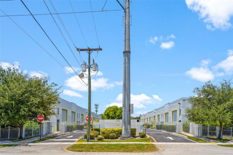 Commercial property in Dania Beach, Florida № 1881897 - photo 19