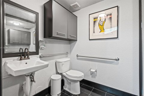 Commercial property in Dania Beach, Florida № 1881897 - photo 14