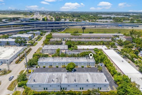 Commercial property in Dania Beach, Florida № 1881897 - photo 23